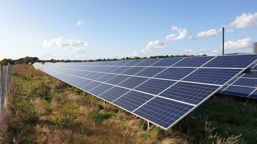 PRESSEMEDDELELSE: Nye solcelleprincipper testes på hidtil største solcellepark