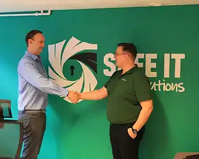 PRESSEMEDDELELSE - Den lokale IT-virksomhed, Safe IT-Solutions køber aktiviteter fra anden virksomhed!