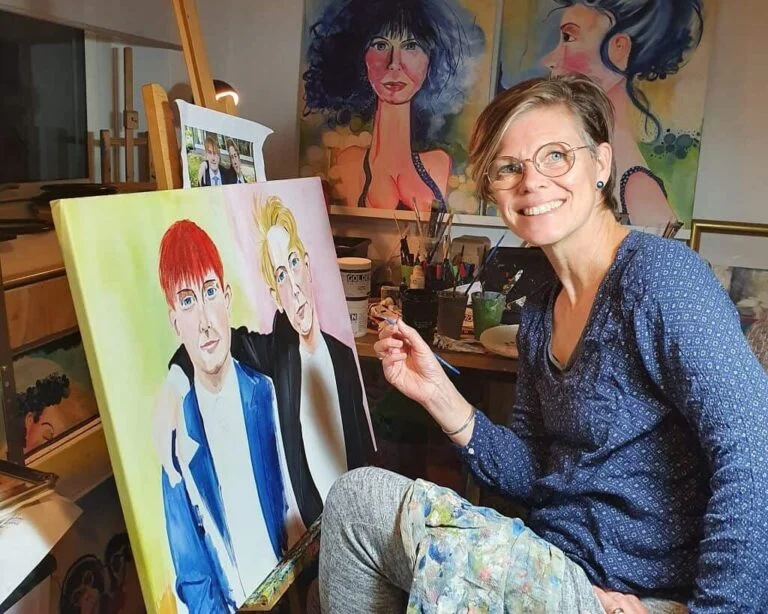 PRESSEMEDDELELSE: Kvinder med stort hår og mænd med skæg