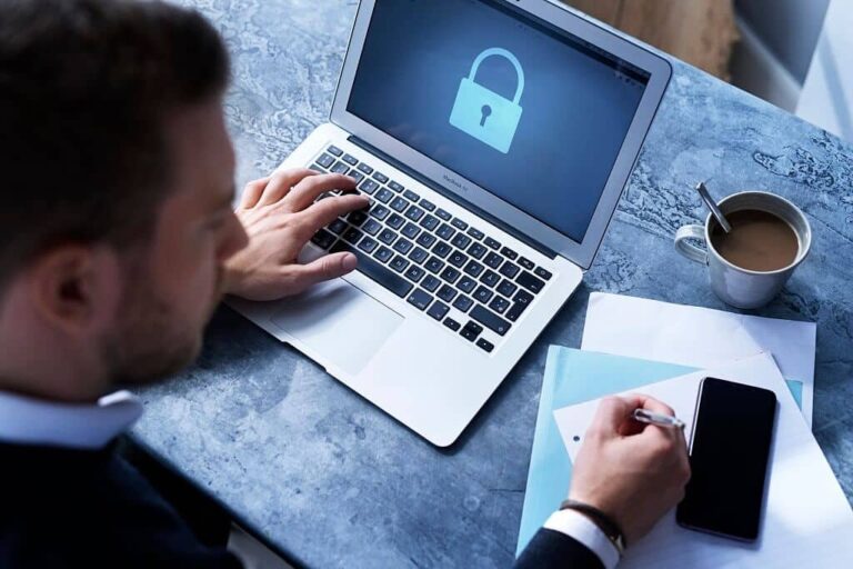 PRESSEMEDDELELSE – Ny cyberforsikring skal beskytte flere SMV’er mod cyberangreb