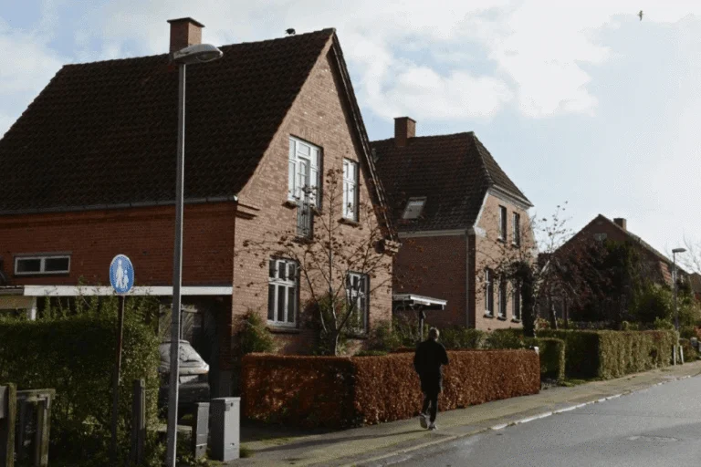 PRESSEMEDDELELSE: Antallet af huse til salg stiger i 46 kommuner, men falder i 40 kommuner