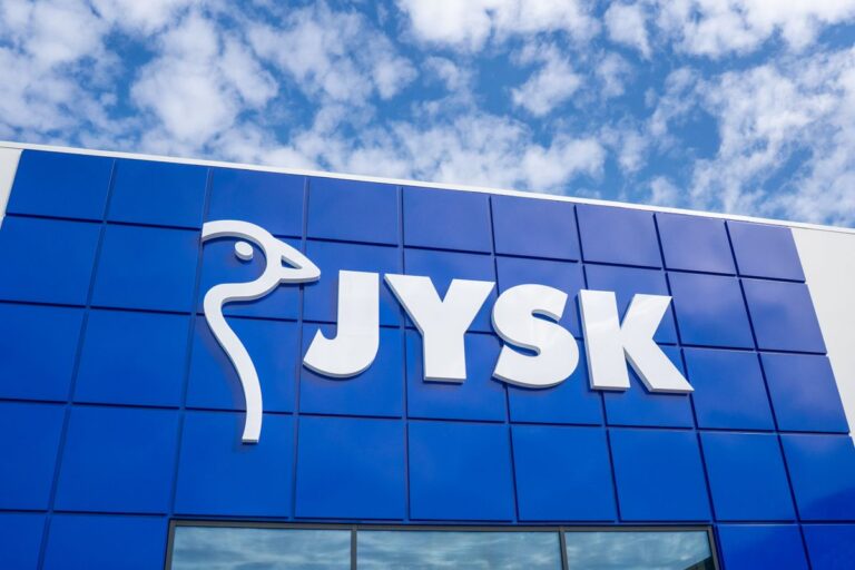 Aftalen omfatter JYSK-butikkerne og landeorganisationerne i Kosovo, Albanien og Nordmakedonien.