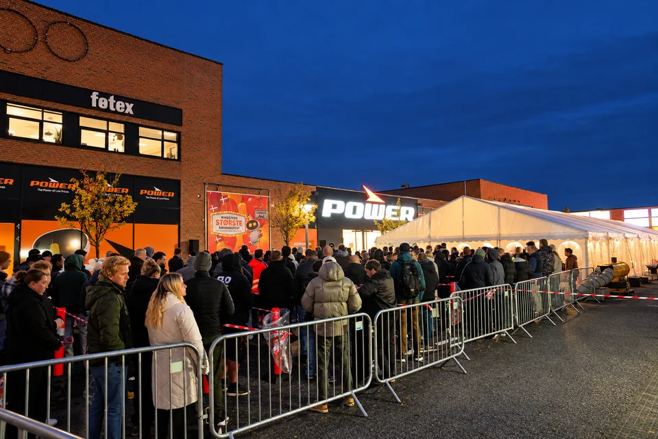 Dørene åbnede klokken 07.00. Allerede fem timer efter var der solgt for 10 millioner kroner.