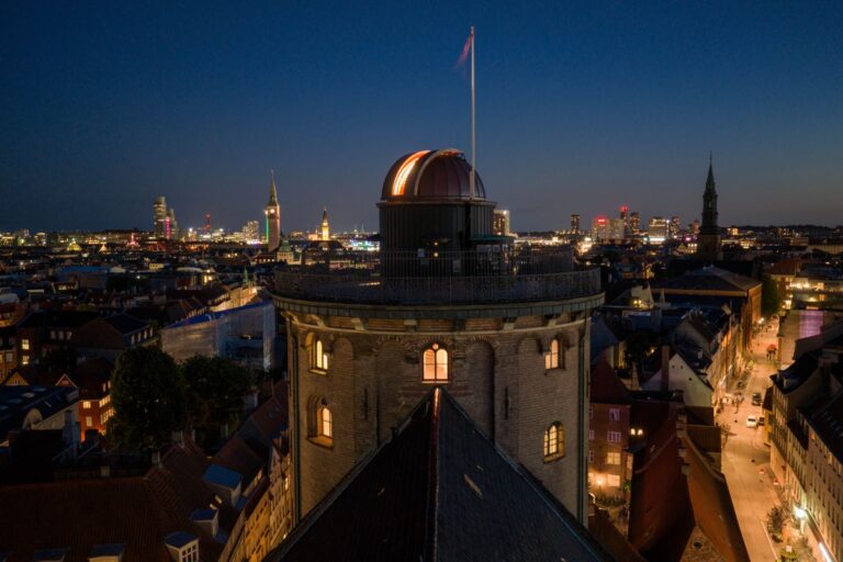Rundetaarn med åbent observatorium Foto: Rundetaarn / copenhagen drone