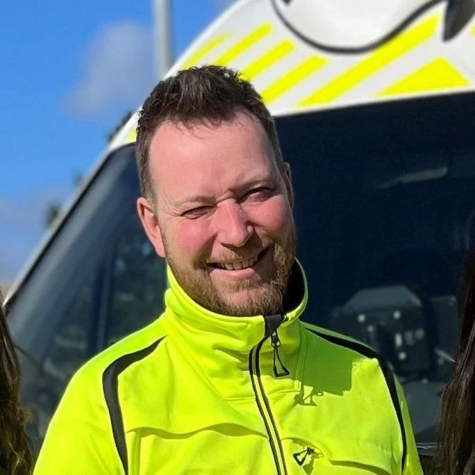 ”Det vigtigste for mig er at gøre den værste dag i et menneskes liv mindre slem. Min faste makker Klaus og jeg stræber altid efter, at mennesker bliver behandlet ordentligt, og at vi gør vores arbejde bedst muligt,” siger Nicki.
